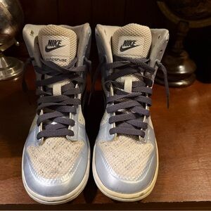 Nike Women's Sneakers - Gray and White